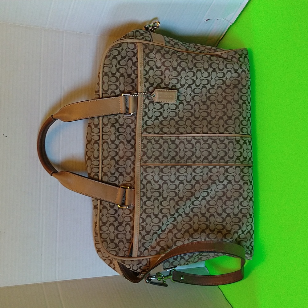 VGUC. Coach Brown and Tan  signature C messenger bag.